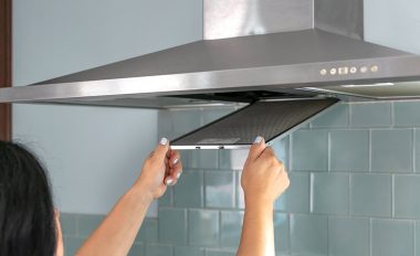 Clean-a-Kitchen-Exhaust-Fan نحوه تمیز کردن هود آشپزخانه
